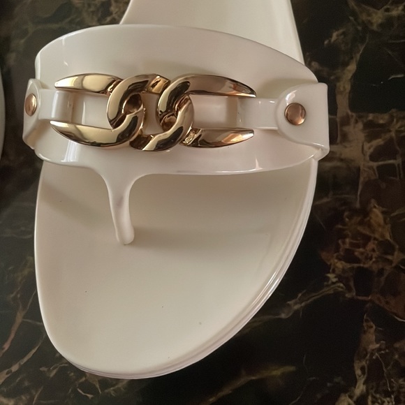 VINCE CAMUTO Sandal - Picture 10 of 10